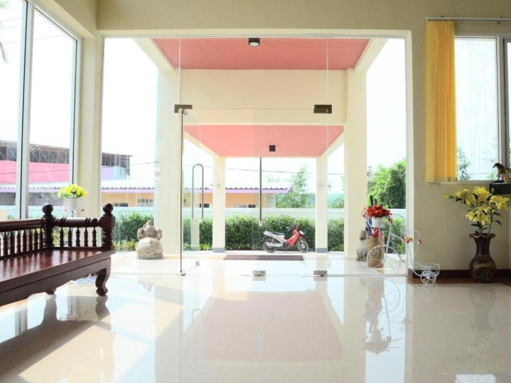 Juntima Boutique Hotel Phetchaburi Exterior foto