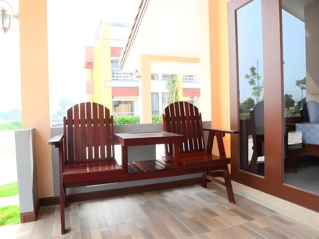 Juntima Boutique Hotel Phetchaburi Exterior foto