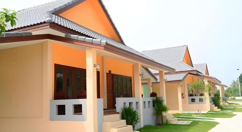 Juntima Boutique Hotel Phetchaburi Exterior foto