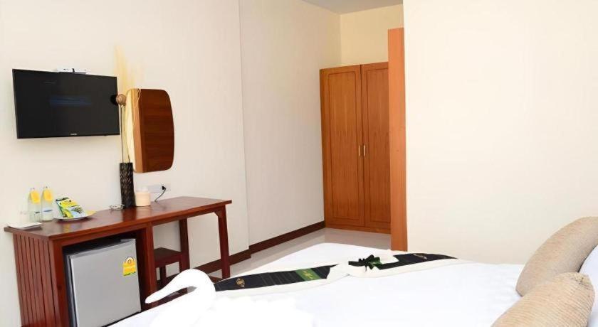 Juntima Boutique Hotel Phetchaburi Exterior foto