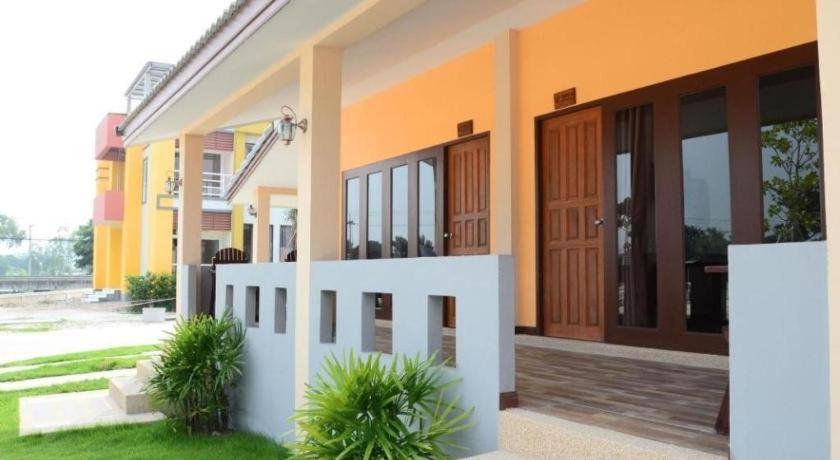 Juntima Boutique Hotel Phetchaburi Exterior foto